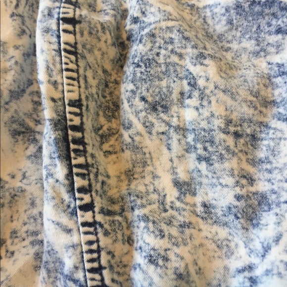 Acid wash crop top. - Picture 3 of 7